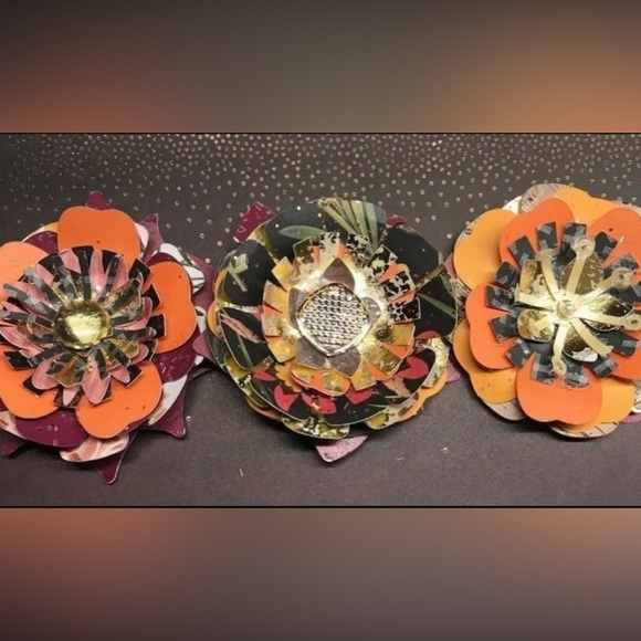 8 Pcs Hand Crafted Paper Flowers for gifts or journaling Walls scrapbooking - Picture 6 of 7